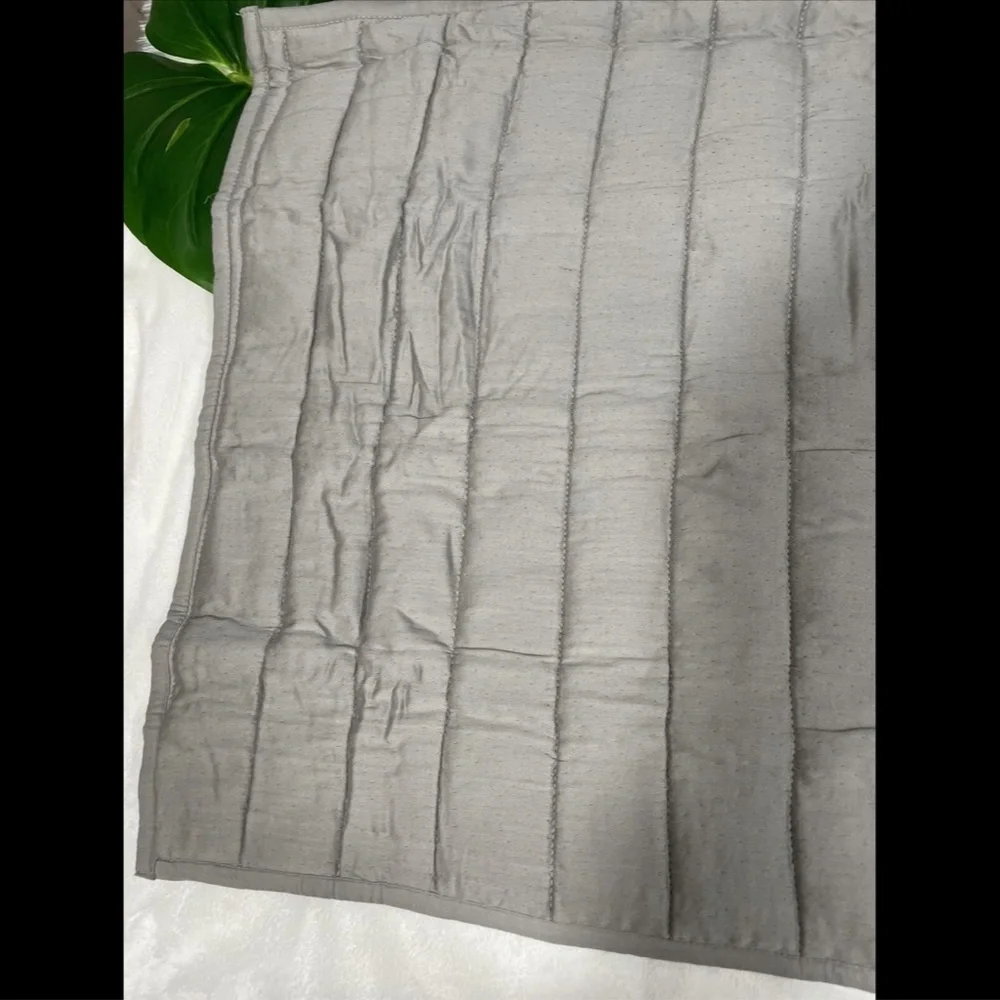 NIB‎ $100 Donna Karan Casual Luxe [ 1 ] Standard Pillow Sham in Grey